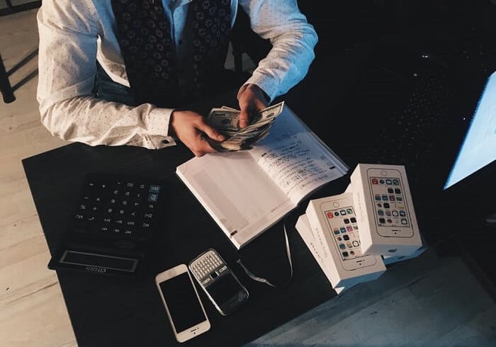 გაბნეული ფული: რატომ სჭირდება ყველა მენეჯერს ფინანსური განათლება